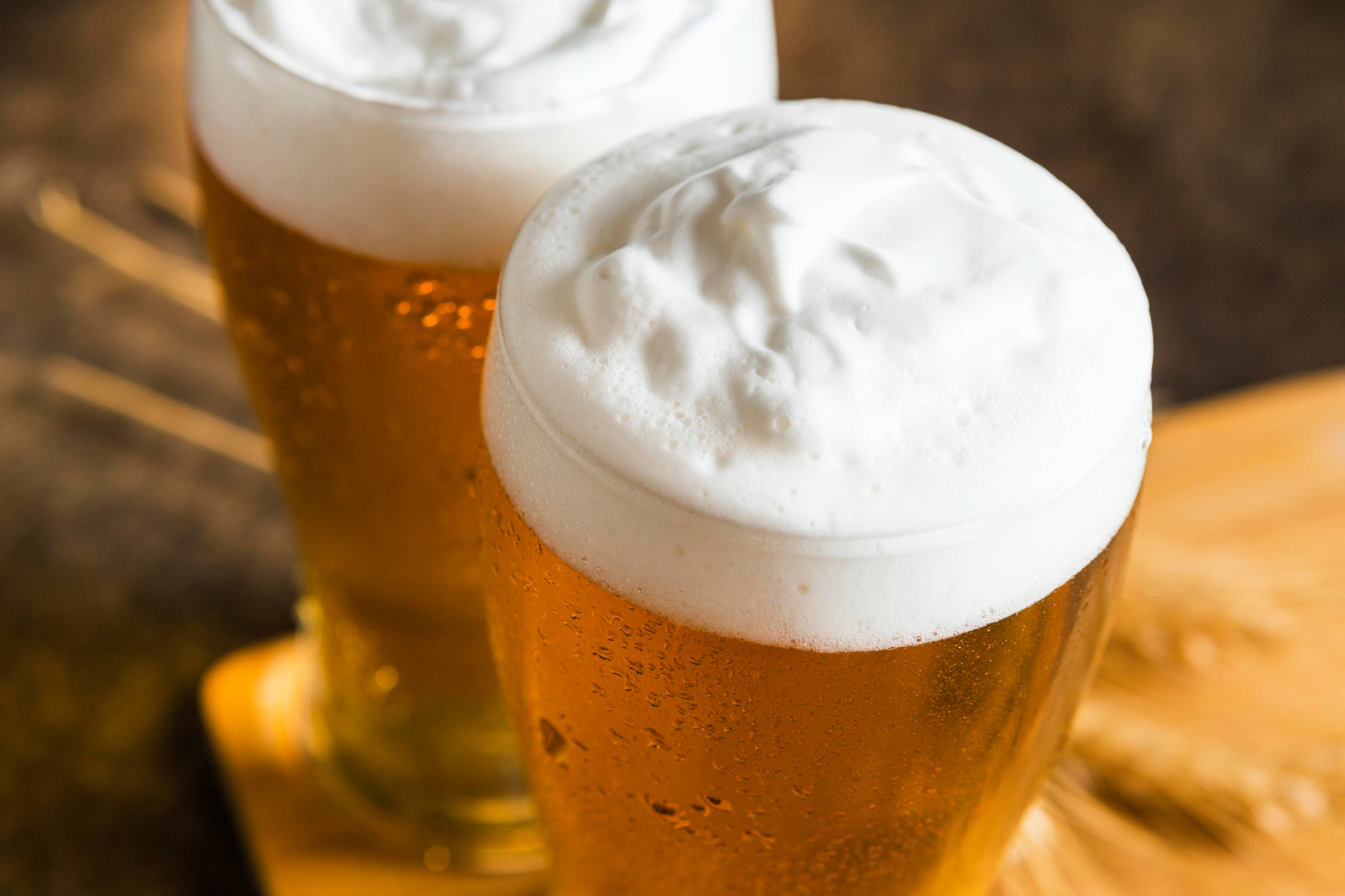 cerveza fresca servida desde un enfriador para casa